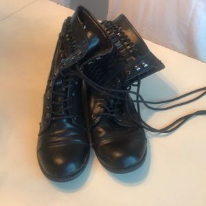 Soft black leather loom Rampage woven booties